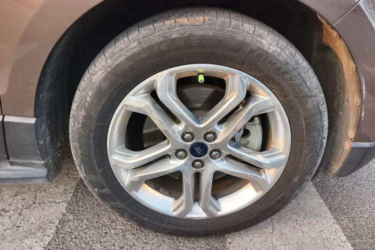 Used Ford Edge 2015 2.0T GTDi Two-Wheel-Drive High-Line Version Right Front Wheel Hub