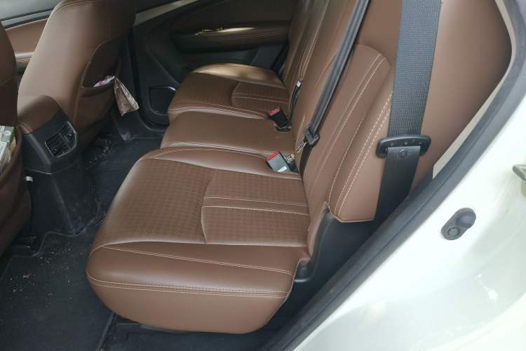 Used BYD S7 2015 2.0T Automatic Prestige Model
