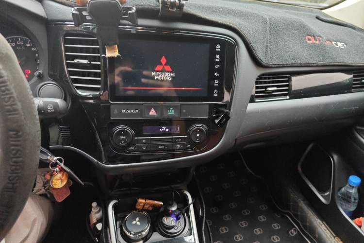 Used Mitsubishi Outlander 2021 Revised Version 2.0L Two-Wheel Drive Comfort Edition 5 Seats Audio And AC Panel