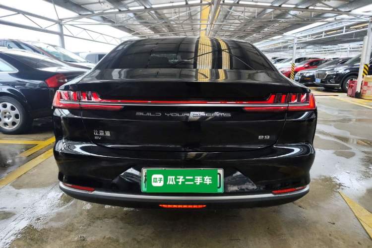 Used BYD e9 2021 Business Edition
