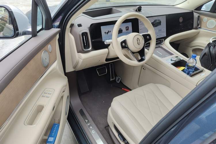 Used Hima AITO M9 2024 Range-Extended Ultra Version 42 kWh 6-Seater Model Driver Seat