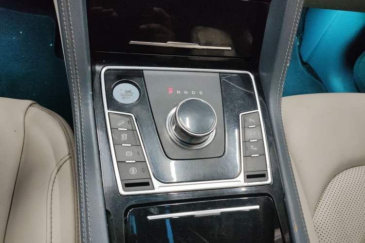 Used Zotye Domy X7 2017 Upgraded Edition 2.0T DCT Huangshan Model 7 Seats Gear Lever