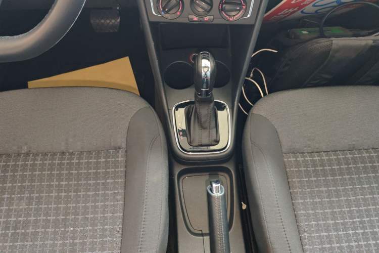 Used Volkswagen Polo 2016 1.6L Automatic Comfort Model Gear Lever