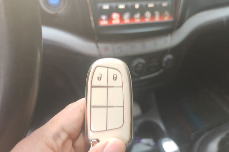 Used Dodge Journey 2013 2.4L Two-Wheel Drive Luxury Version