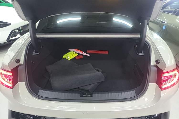 Used Xiaomi Auto SU7 2024 Rear-Drive Long-Range Intelligent Driving Version