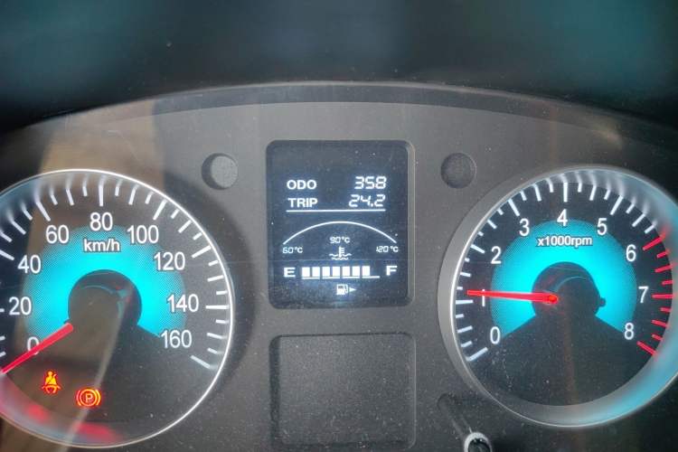 Used Jinbei Hiace X30 2024 1.5L Champion Edition Passenger Vehicle 5/6/7 Seats Odometer Close Up