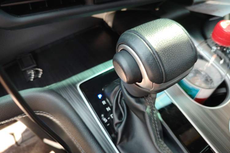 Used Toyota Sienna 2023 2.5L Hybrid Deluxe Edition