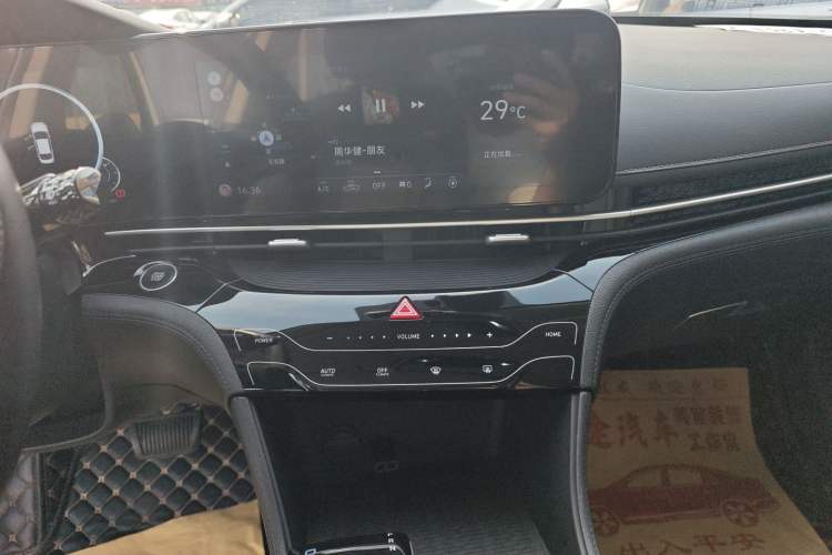 Used Hyundai Mistra 2021 1.8L CVT LUX Premium Edition Audio And AC Panel