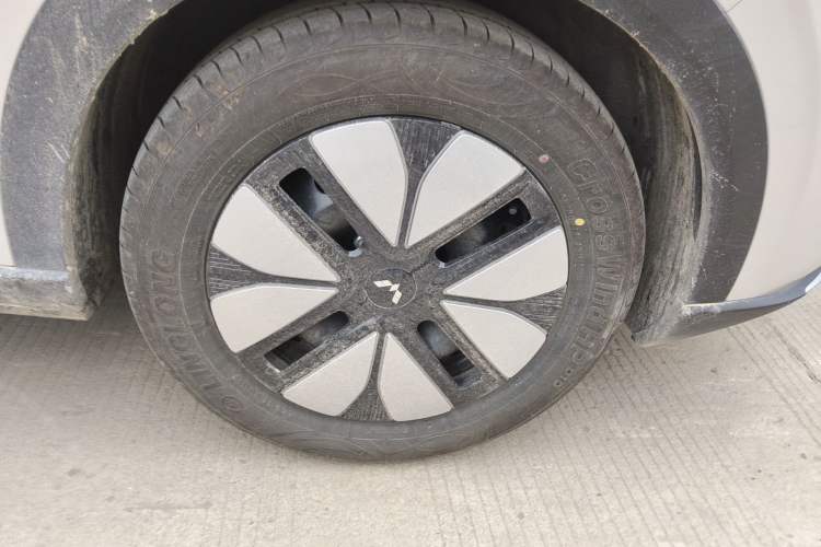 Used Wuling Bingo S 2025 Model 430km Deluxe Edition Right Front Wheel Hub