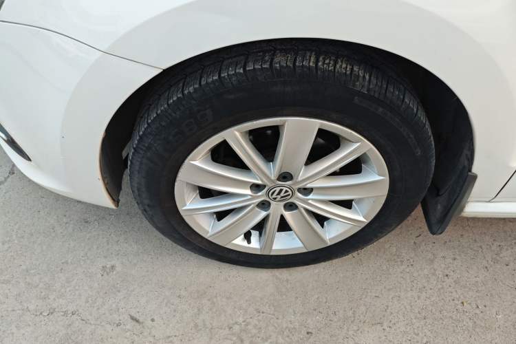 Used Volkswagen Polo 2014 1.4L Manual Comfort Edition Exterior 4