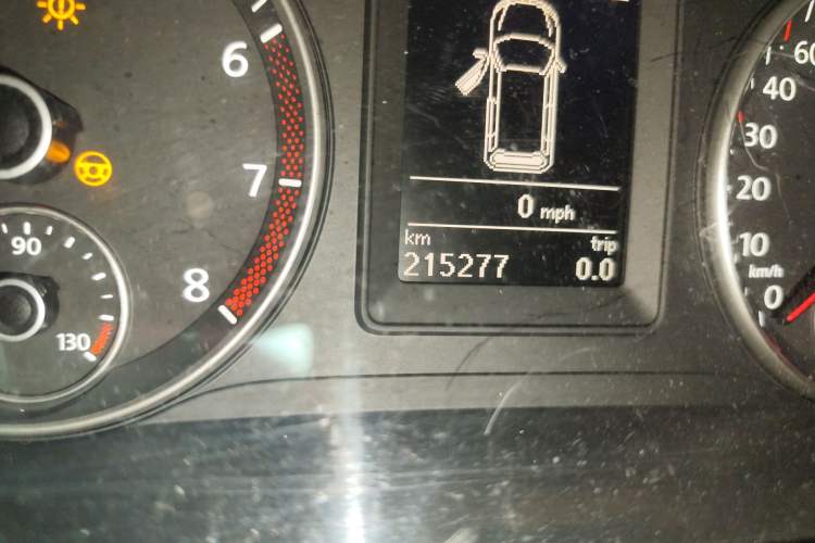 Used Volkswagen Touran 2011 1.4T DSG ZhiZhen Edition 5 Seats Odometer Close Up