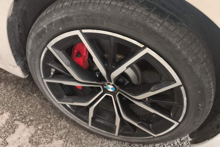 Used BMW 5 Series 2022 530Li Luxury Edition M Sport Package Right Front Wheel Hub