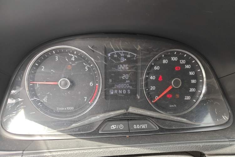 Used Volkswagen Lavida 2013 1.6L Automatic Luxury Edition Odometer Close Up