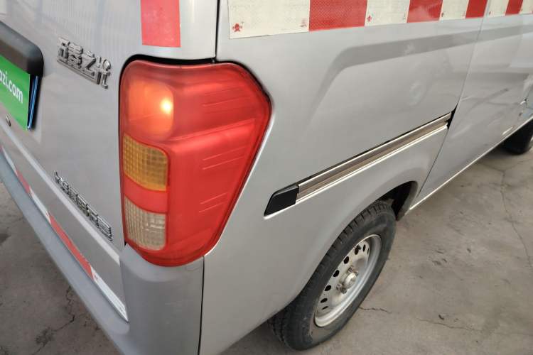 Used Wuling Zhiguang 2020 1.2L Van Utility Model China VI Emission Standard 2 Seats LSI
