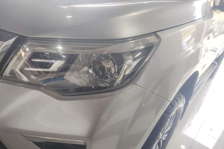 Used Nissan Terra 2018 2.5L Automatic 4x4 Luxury Edition