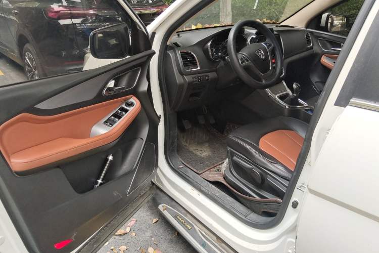 Used Baojun 560 2015 1.8L Manual Elite Edition Driver Seat