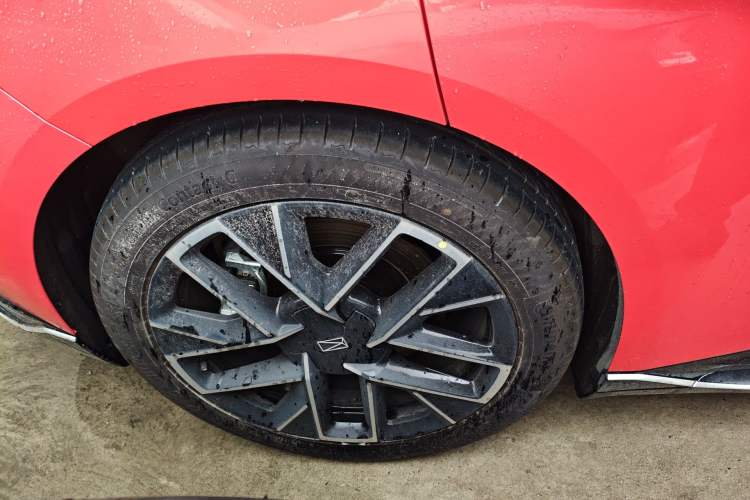 Used Avatr 06 2025 Pro Range-Extended Edition Right Rear Wheel Hub