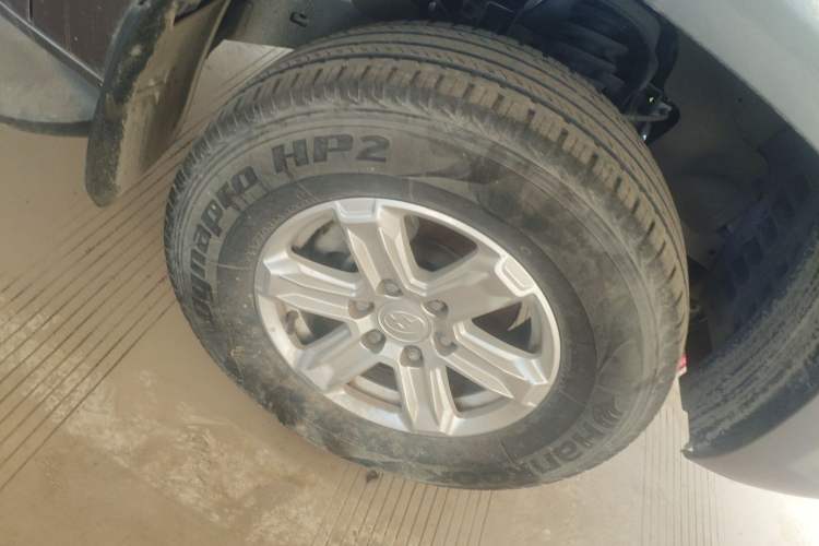 Used SAIC MAXUS T60 2017 2.4L Gasoline Manual Two-Wheel Drive High-Ride Elite Standard Van