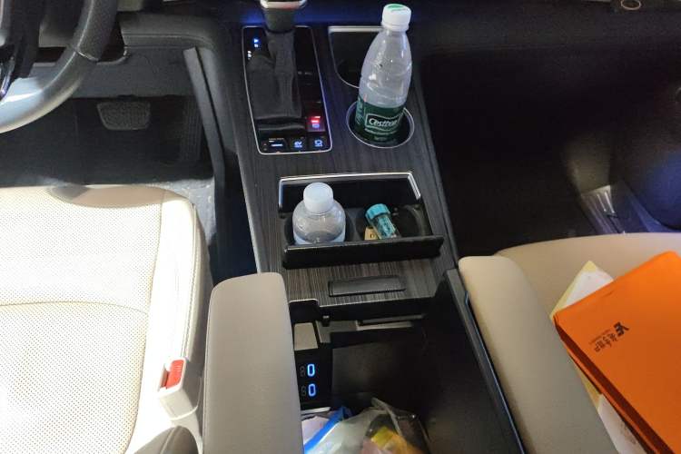 Used Toyota SIENNA 2021 2.5L Hybrid Ultimate Edition Gear Lever