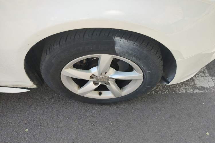 Used Audi A4L 2015 35 TFSI Automatic Standard Model Right Front Wheel Hub