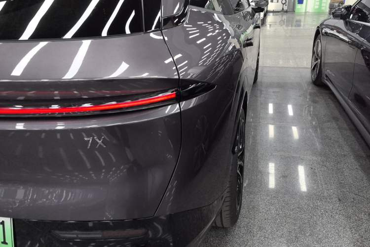 Used Zeekr 7X 2025 100 kWh Long-Range Rear-Wheel Drive with Intelligent Driving Features
