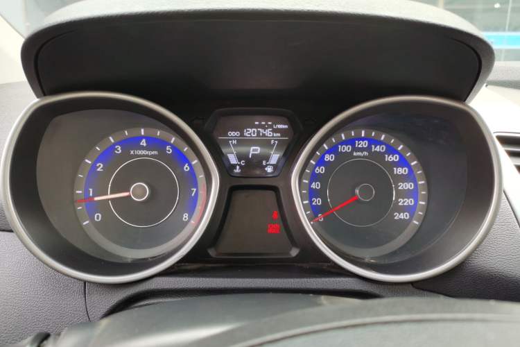 Used Hyundai Elantra (5th Generation / Langdong) 2015 1.6L Automatic Fashion Model