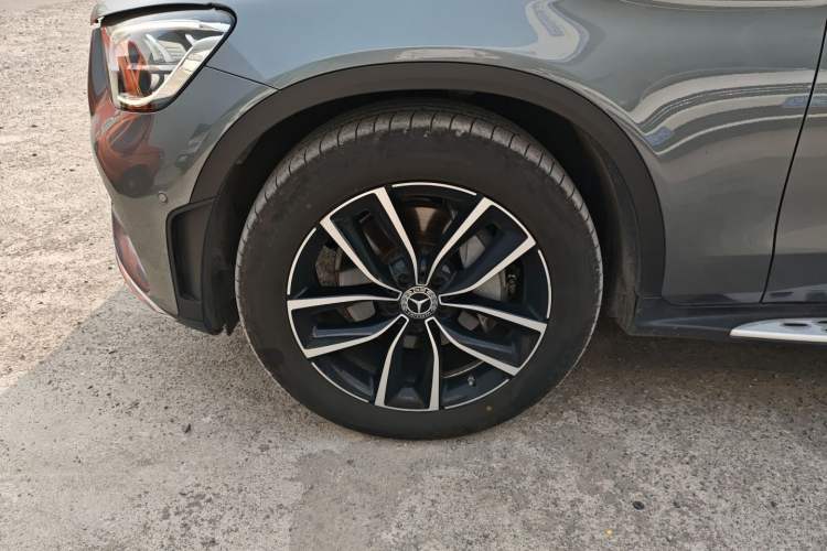 Used Mercedes-Benz GLC 2020 Facelift GLC 300 L 4MATIC Dynamic Edition Exterior 4