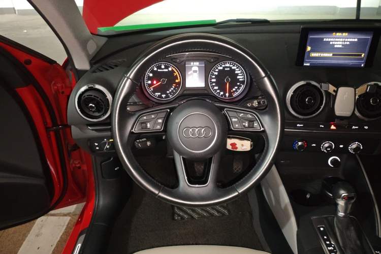 Used Audi A3 2020 Limousine 35 TFSI Fashion Edition China VI Emission Standard Steering Wheel