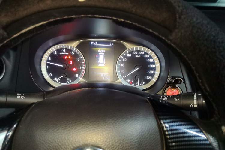 Used Nissan Terra 2020 2.5L XE Manual Two-Wheel-Drive Elite Edition
