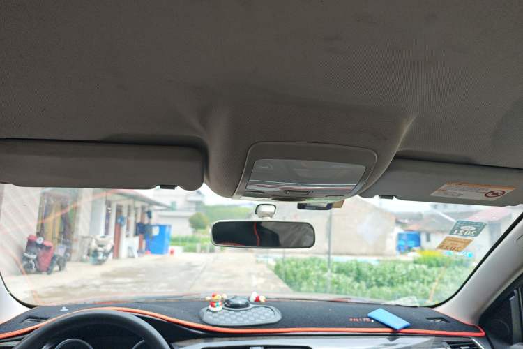 Used Zotye T600 2014 1.5T Manual Luxury Model Headliner