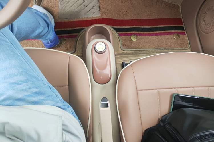 Used Wuling Hongguang MINIEV 2025 Four-Door Version Advanced Edition Gear Lever