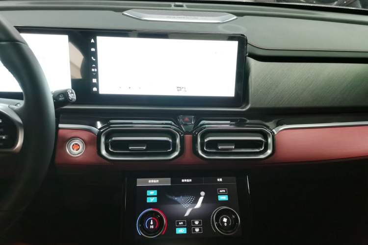 Used JETOUR X70 PLUS 2025 1.5T ZhiZhen Pailong Edition 7-Seater
