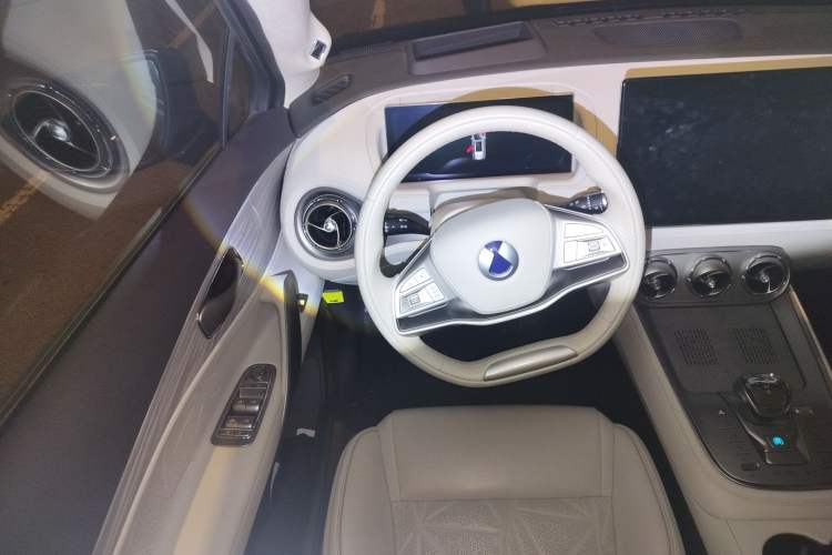 Used Denza N8 2023 Four-Wheel Drive Ultra-Hybrid Flagship Six-Seater Version
