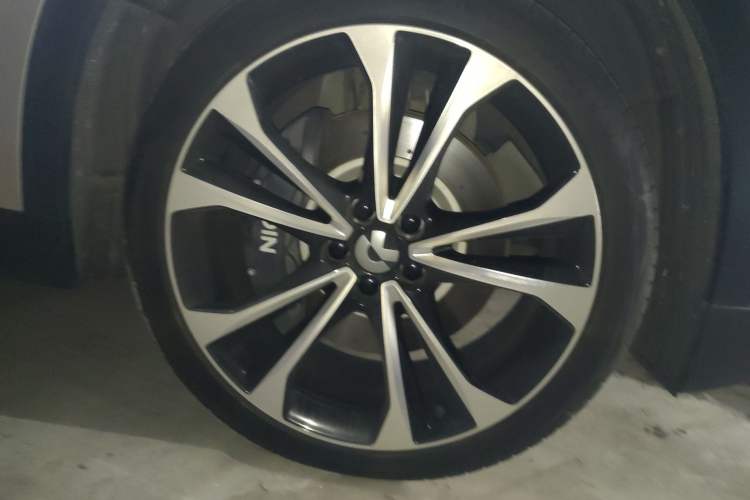 Used Nio ES8 2023 100kWh Signature Edition
