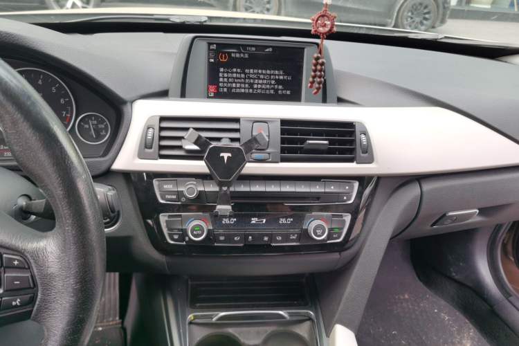 Used BMW 3 Series GT 2017 320i Sport Edition Audio And AC Panel