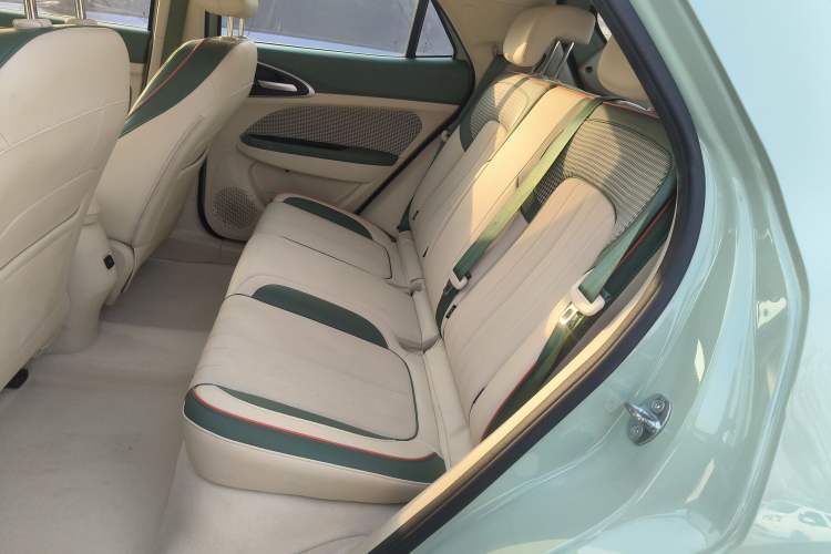 Used ORA Good Cat 2022 Morandi Edition 400km Standard Range Luxury Version Lithium-Ion Battery
