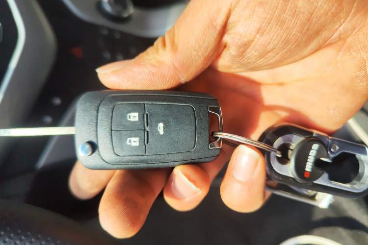 Used Chevrolet Cruze 2012 1.6L SE MT Vehicle Key