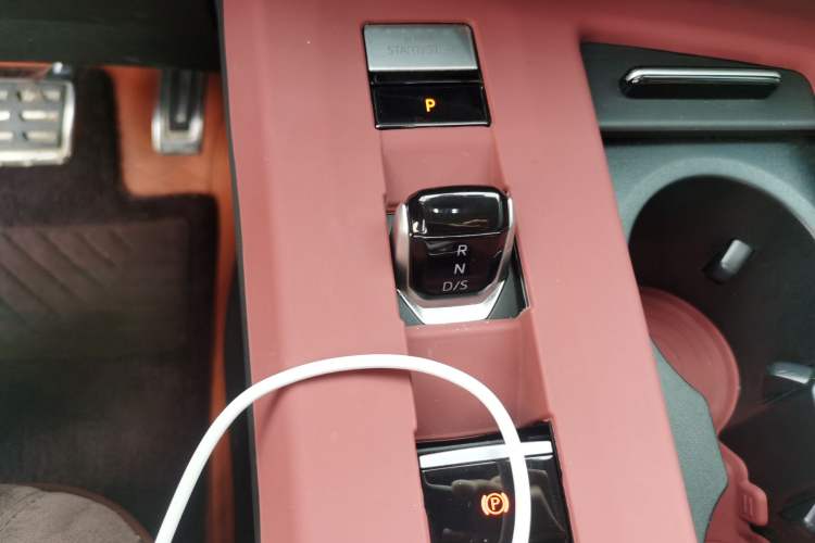 Used Volkswagen Tavendor 2024 380TSI All-Wheel-Drive R-Line Cruise Premium Edition