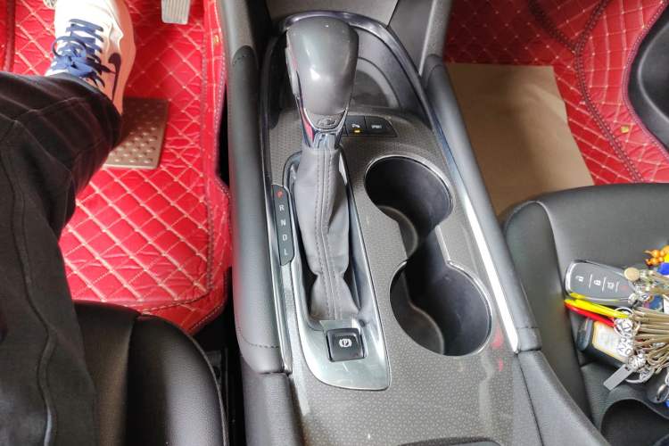 Used Chevrolet Malibu XL 2022 535T Automatic Sport Edition Gear Lever