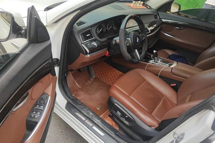 Used BMW 5 Series GT 2014 535i Leading Model
