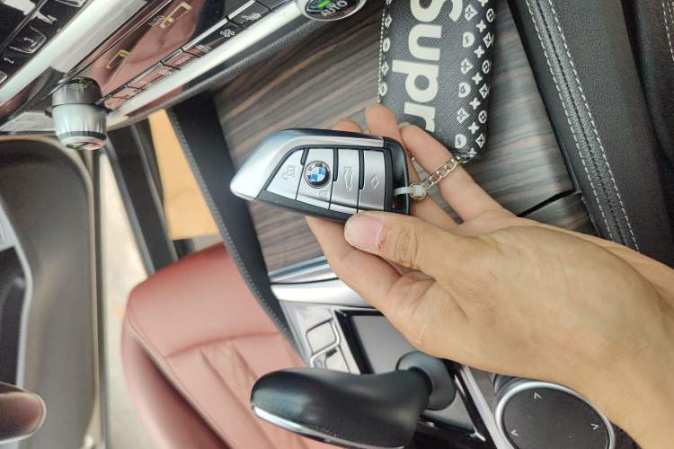 Used BMW 5 Series 2022 Updated 530Li Leading Edition Luxury Package Vehicle Key