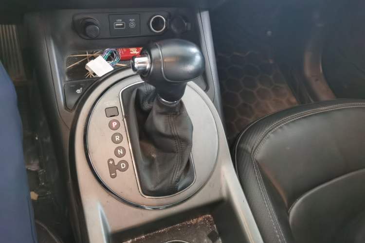 Used Kia Sportage R 2016 2.0L Automatic Two-Wheel Drive DLX Gear Lever