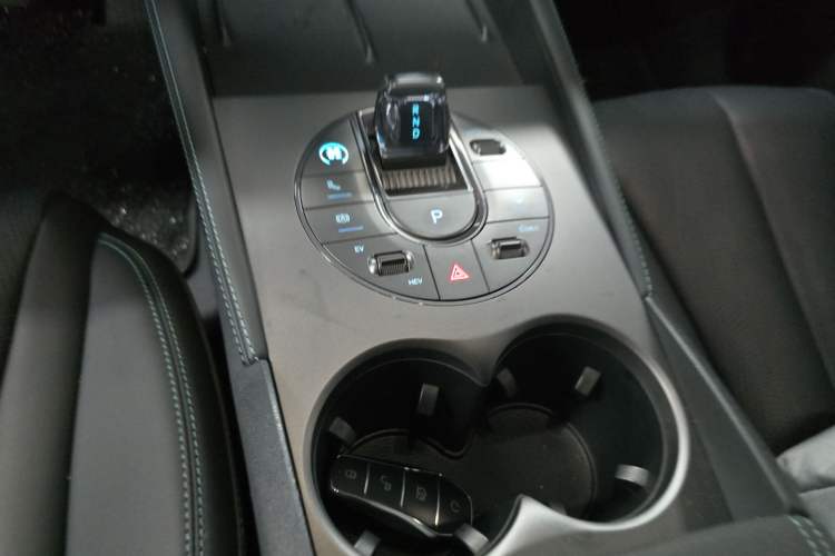 Used BYD Seal 06 New Energy 2024 DM-i 120KM Luxury Model Gear Lever