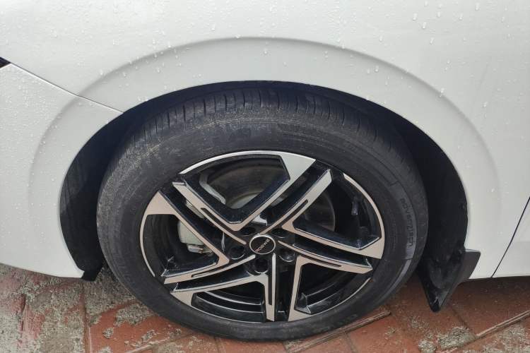 Used Roewe D7 2023 DMH 125km Excellence Edition