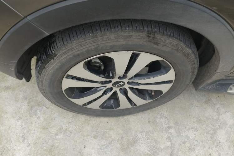 Used Kia Sportage R 2014 2.0L Automatic Two-Wheel Drive DLX Left Front Wheel Hub