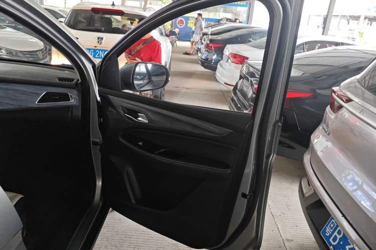 Used Baojun 730 2019 1.5T CVT Flagship Model 7 Seats China VI Emission Standard
