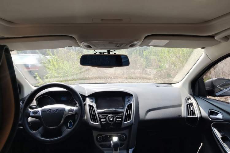 Used Ford Focus 2012 Sedan 1.6L Automatic Fashion Edition
