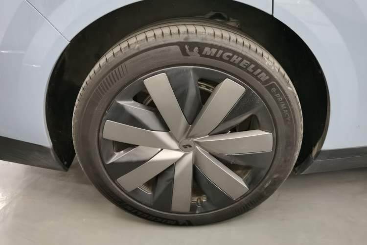 Used Li Auto i8 2025 Model Standard Version Right Rear Wheel Hub