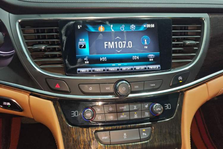 Used Buick LaCrosse 2016 20T Elite Edition Audio And AC Panel