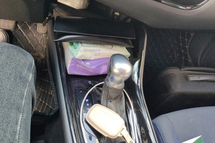 Used Toyota C-HR 2018 2.0L Leading with Sunroof China V Standard Gear Lever